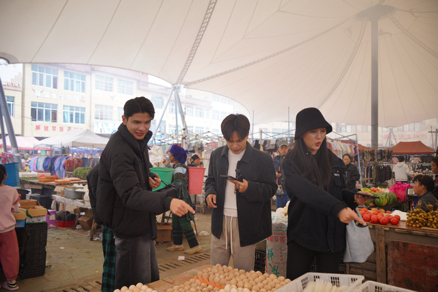 【外眼看云南】被元阳梯田“治愈”的五位国际博主，找到“慢生活”的答案