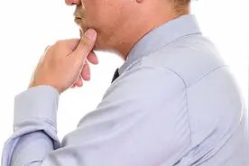 嗓子总感觉有痰，气堵在喉咙里，这是怎么了？你需要注意四种情况图片