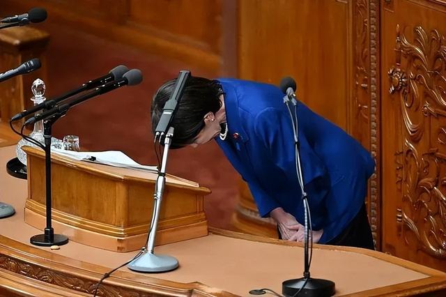 中国禁止入境后，美国国务卿就中日矛盾表态，10字令高市如坐针毡