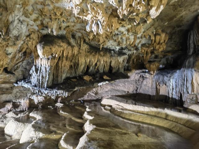 湖北惊现80公里跨省溶洞，藏古栈道+人类遗迹，传言与避计生有关