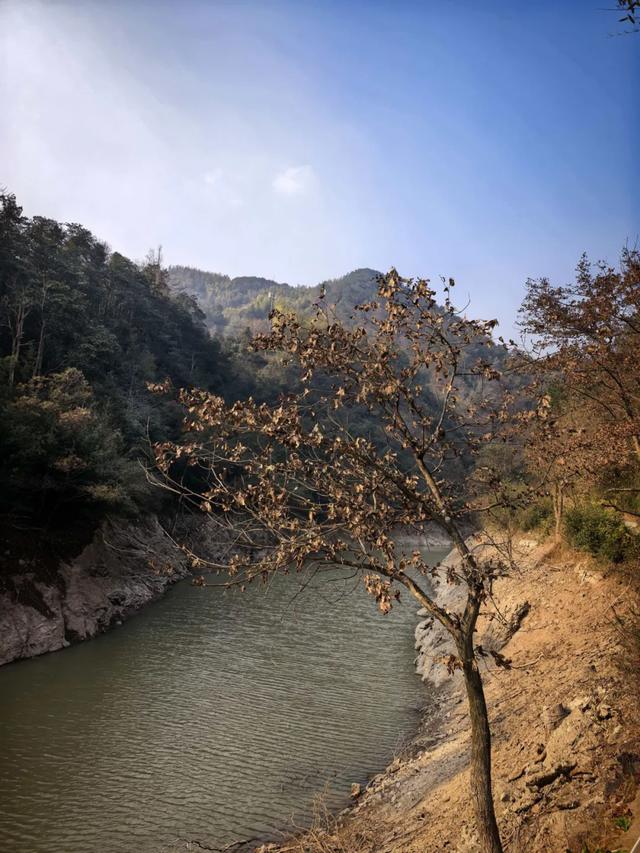 因何而徒,步履发声——徒步众生相