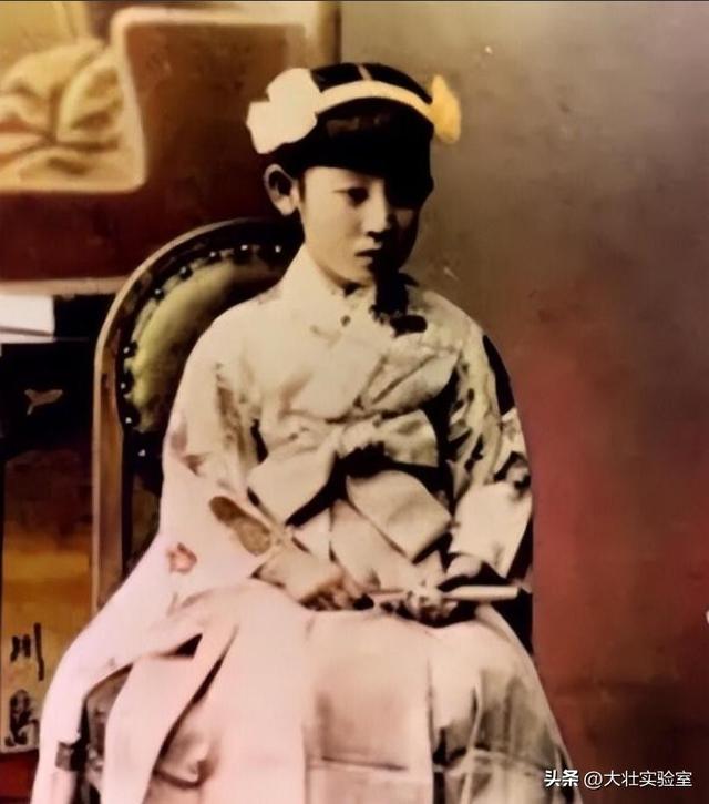 这就是汉奸川岛芳子真实模样，被日本养父玷污，为何甘愿当汉奸?