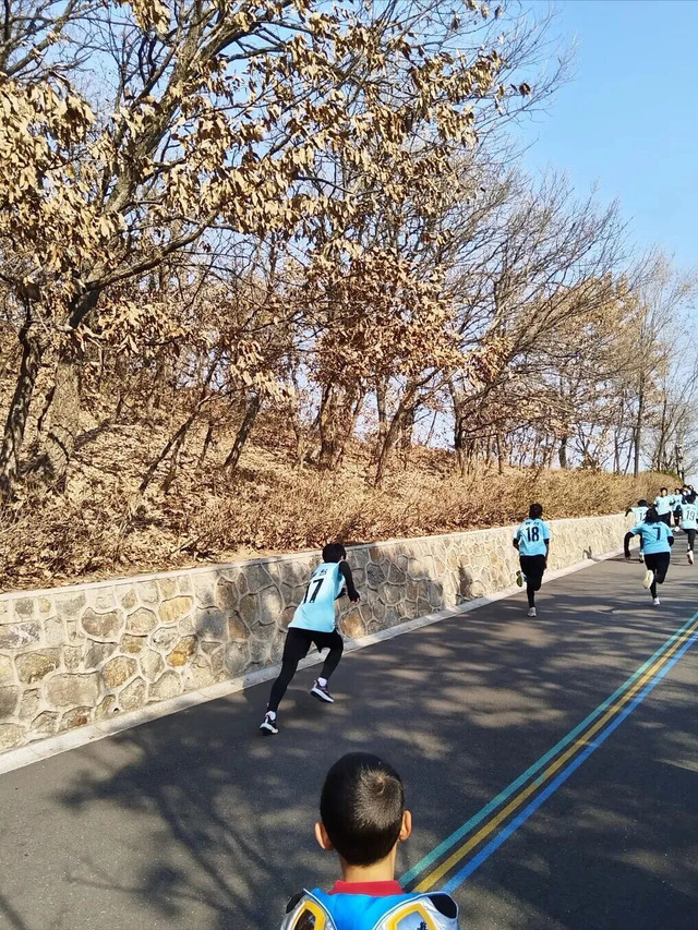 烟台人心中的“吉祥山”，山顶的凤凰阁开放了