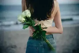 那天，我去前妻家看孩子，她老公不在家，我们冲动了一次图片