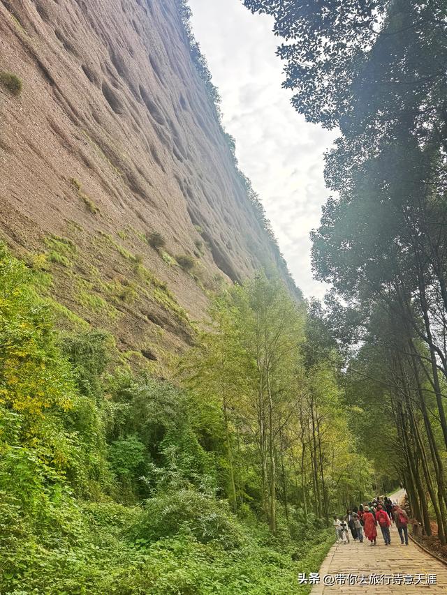 剑门关景区探寻古人入关的足迹