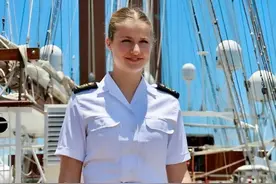 莱昂诺尔公主首张比基尼照：健美壮硕青春洋溢，腰臀饱满比例完美图片