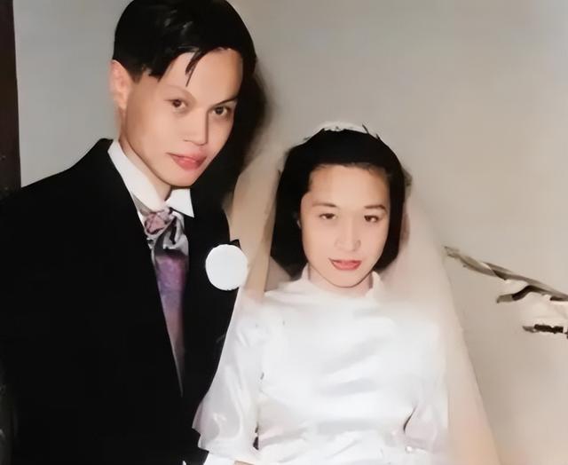 演都不演了！杨振宁去世仅7天，恶心的一幕出现，结局大快人心