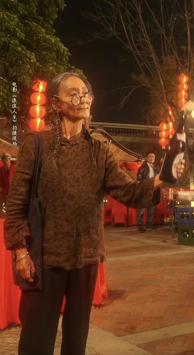 65岁刘雪华形象惊艳众人！老年斑嘴唇无肉，殷桃惊呆：直呼认不出