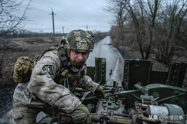 特朗普称再不给乌1分钱，泽连斯基腹背受敌，乌克兰还能撑多久？