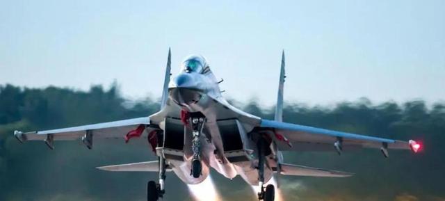 12架日机携48弹直扑辽宁舰，美媒直接报丧：被解放军全面碾压