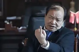 90万一顿饭花2亿买跑车，生活奢侈的父子联手挥霍，败光百亿家产图片