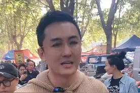 著名主持人程成模仿网红直播赶大集遭驱赶，网友评论更扎心！图片