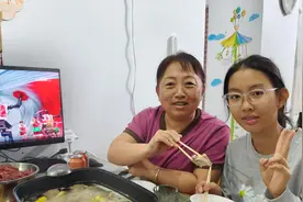 黑龙江人许丽眼中的海南春节：逛集市、赶庙会、顿顿要吃鸡图片