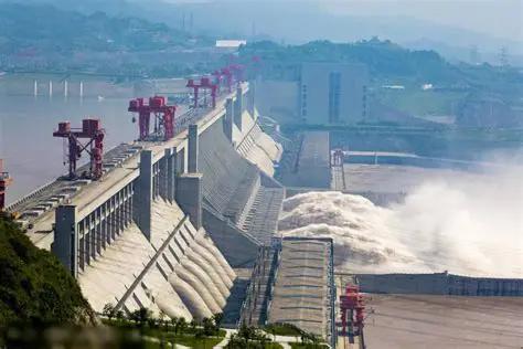 修建三峡工程，日本故意提供4000吨劣质钢材，中国海关如何应对？