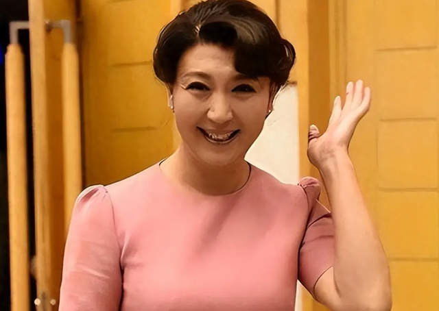 闫学晶丑闻再曝！一人已被拘留，婚变内幕被扒	，亲手拔父亲氧气管