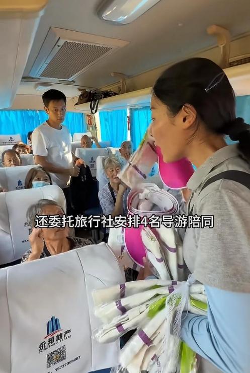 网红李富贵带46位老人去旅行，听戏吃大餐，《人民日报》点赞转发