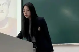 为什么学生都以为我是学生呢，网友：这裙子确实像学生图片