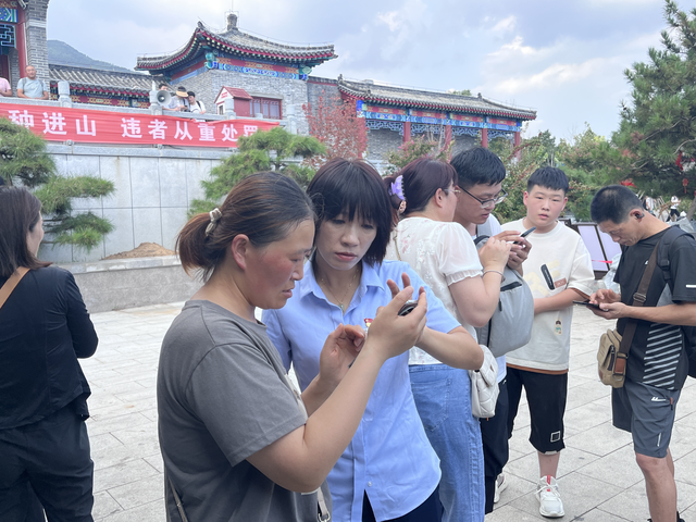 双节将至 泰山景区旅游服务中心“服务+引导”擦亮旅游名片