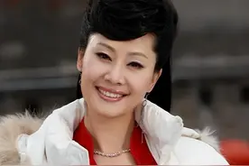 歌手于文华：再婚嫁未婚小伙，23年没有生子，现在的她幸福吗？图片