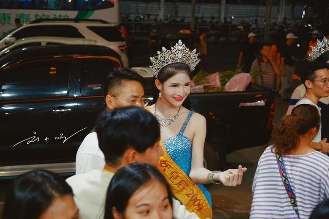 中国游客第一次看“泰国人妖”，为什么却说跟想象中不一样？