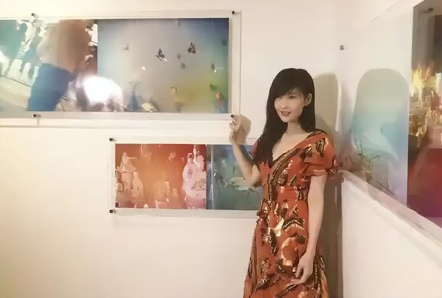 王晶爆料周慧敏：私下玩很疯，肉和棉花一样软，曝其一大遗憾