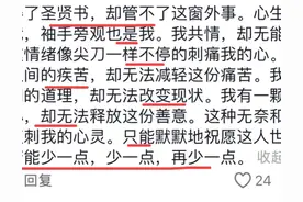 80岁老人在工地做小工，黝黑的皮肤和吃面的样子太让人心酸了。图片
