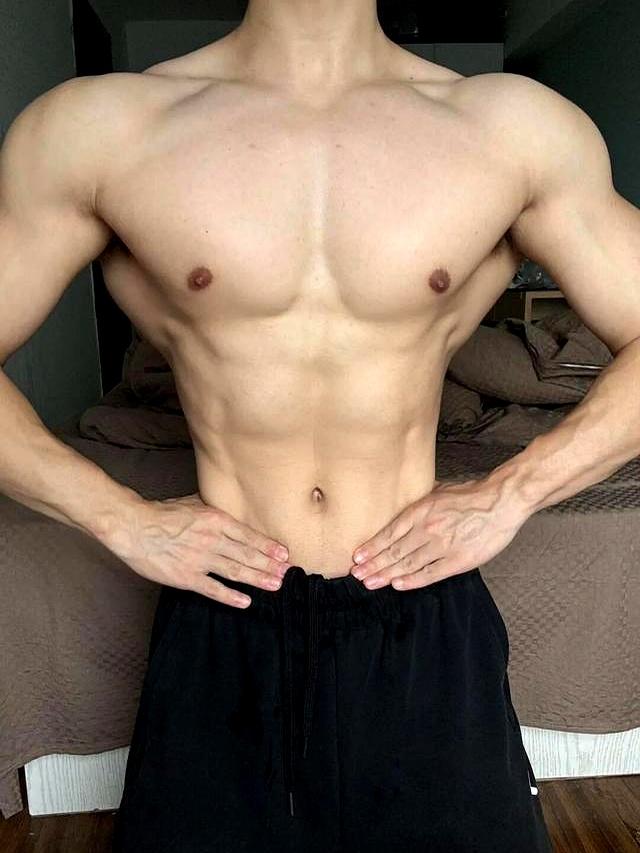 26岁北京自由健身教练，晒泵感肌肉	，这身材可以制霸健身房了