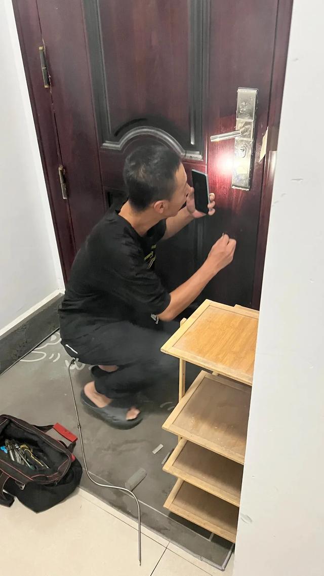 我把机械锁换成指纹锁，终于摆脱了钥匙噩梦！这些区别太真实！