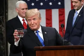 3天1.3万亿，中东三国“大撒币”，特朗普又赢了？叙伊成牌桌筹码图片