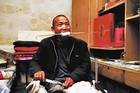 保定壮汉无力支付百万手术费，忍痛自断右腿，如今他的情况如何？图片