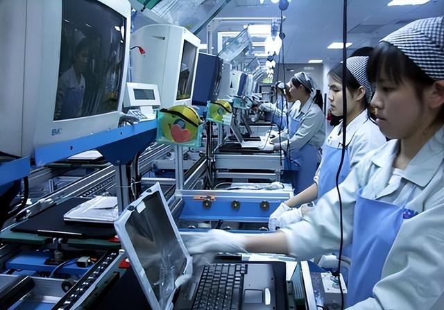 温铁军：中国被美国扒掉了两层皮，竟还有人妄想让中国做美的助手