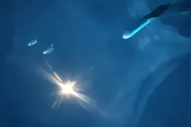 150架苏-34，万枚滑翔巨型航弹轰炸下，乌克兰防线早晚一夜间崩溃图片