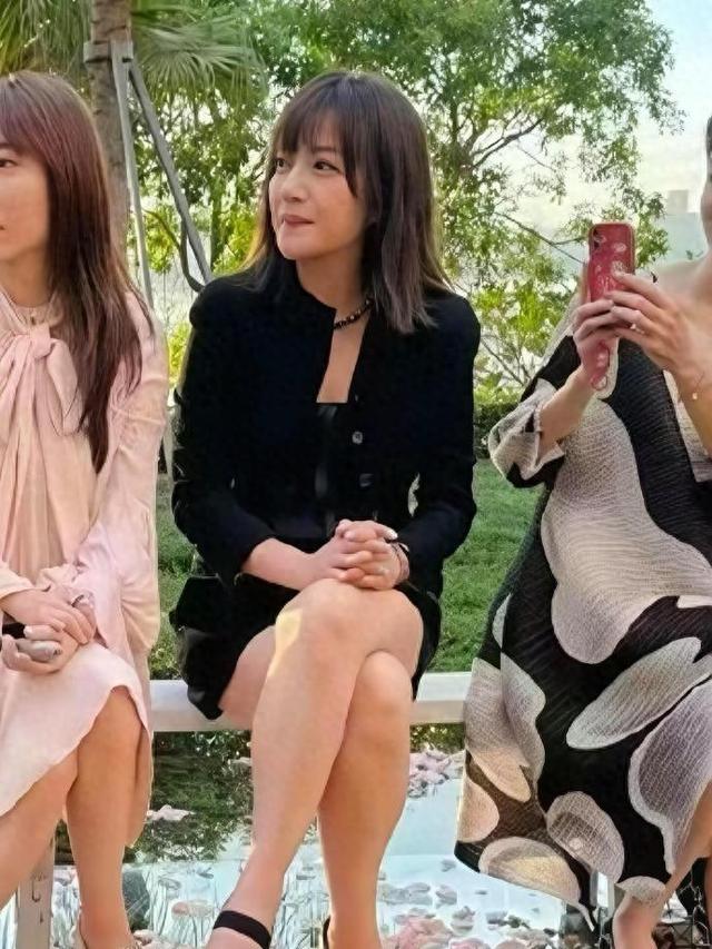 封杀四年，49岁赵薇突传消息	，因胃癌去世传闻5个月前就真相大白