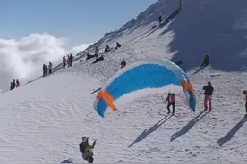 遇上乱流！知名户外极限运动博主在哈巴雪山飞行滑翔伞失联，搜救正在紧张进行图片