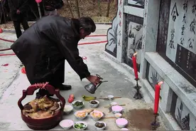 老话“坟前放三物，后代子孙富”，三物指啥？有何讲究？了解下图片