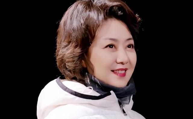59岁李胜素：她不要丈夫、不要孩子，却活成了最让人羡慕的女人