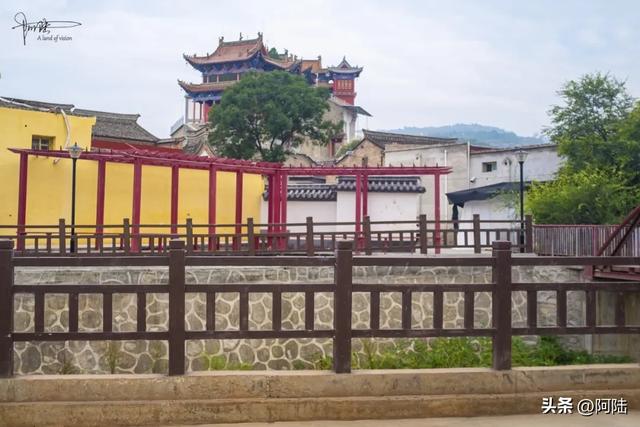 天水有座娘娘庙很有意思,不仅内藏石佛寺山门,还是山寨版纪信祠