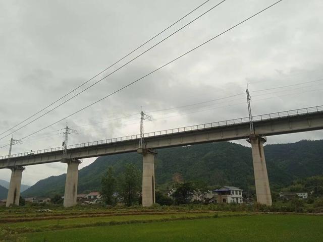 端阳喜伴小溪河，独有诗心迷远足——徒步小溪河散记（三）