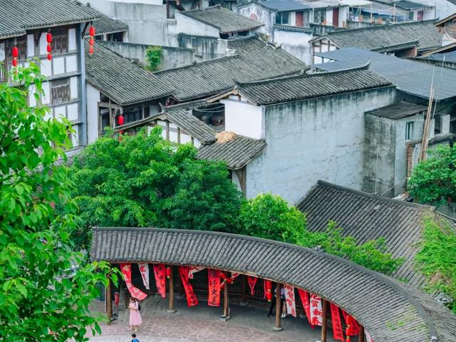 旅游攻略|成都十大必游古镇：交通路线+景点特色，强烈推荐！
