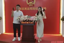 浪漫七夕好彩头，新人争相登记结婚图片