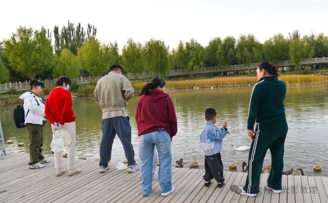 九月：敦煌飞天公园秋色浓