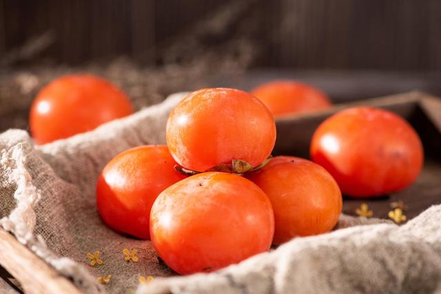 柿子立大功！医生发现：柿子可能对这8种慢性病有好处！可以常吃