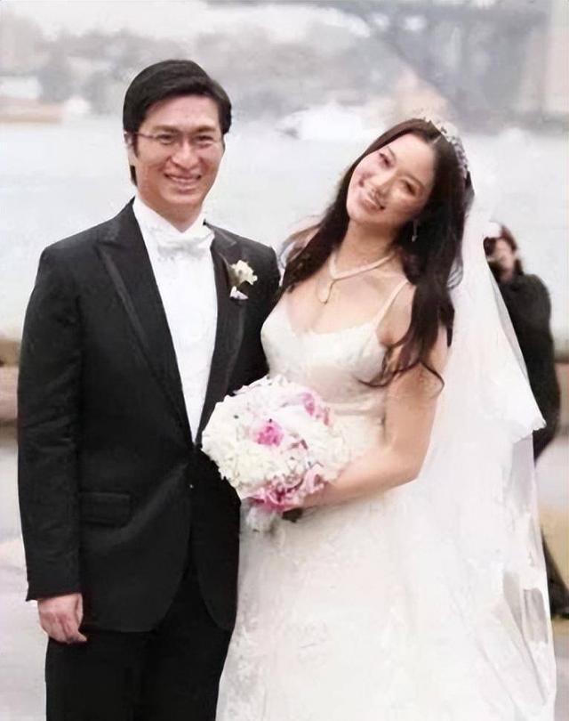 14岁就长得“倾国倾城”，24岁被富豪花7亿娶回家，8年生下4个娃