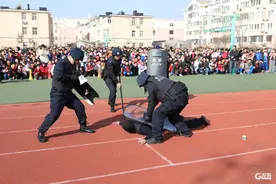 “警”彩纷呈！开学第一课，看看青岛公安给学生们带来了什么……图片