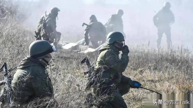 俄军三面合围红军城！5000乌军陷死地，特朗普送来更坏消息