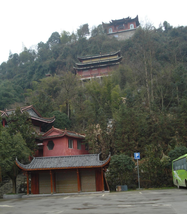 探秘张家界紫霞观：从历史战火到今朝辉煌，兼听仙踪传说