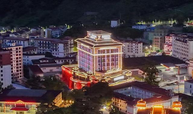 紫韵启幕墨脱新章 高原孤岛绽华光 边城首座五星级地标酒店盛大开业