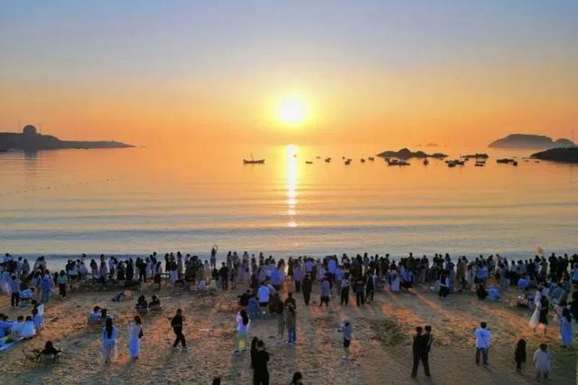 威海旅拍太绝了!半月湾、环海路… 随手拍都是电影级大片