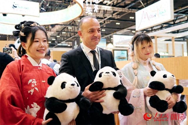 “创新融合 绿色发展”2025伦敦世界旅游交易会中国展区盛大开幕