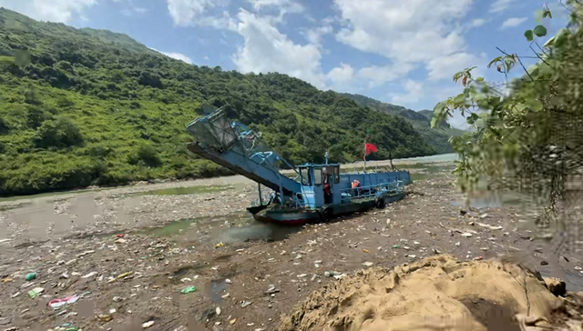 网红钓鱼佬北盘江清理垃圾，现场50人扔竿加入，当事人：遭调侃钓不到鱼干别的都行